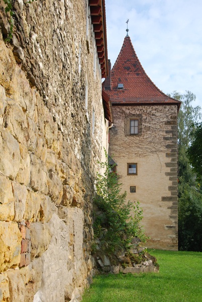Datei:Altstadtmauer am Seeweiher.JPG